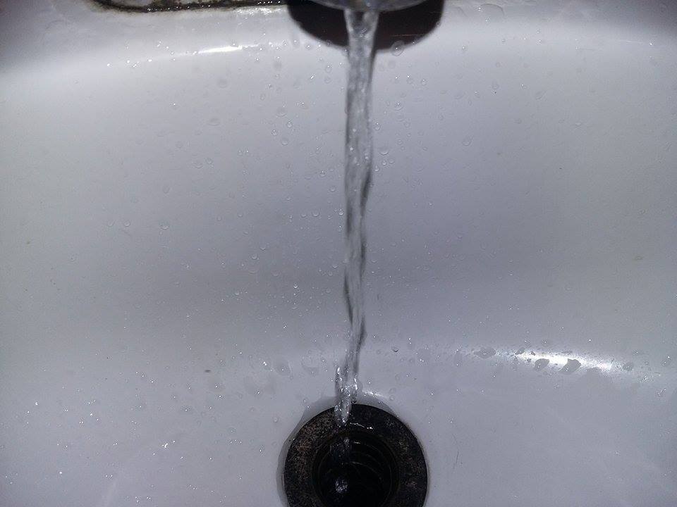 Sigue desabasto de agua en colonias