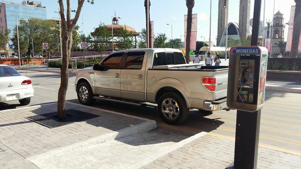 Funcionario de sedesol así se estaciona
