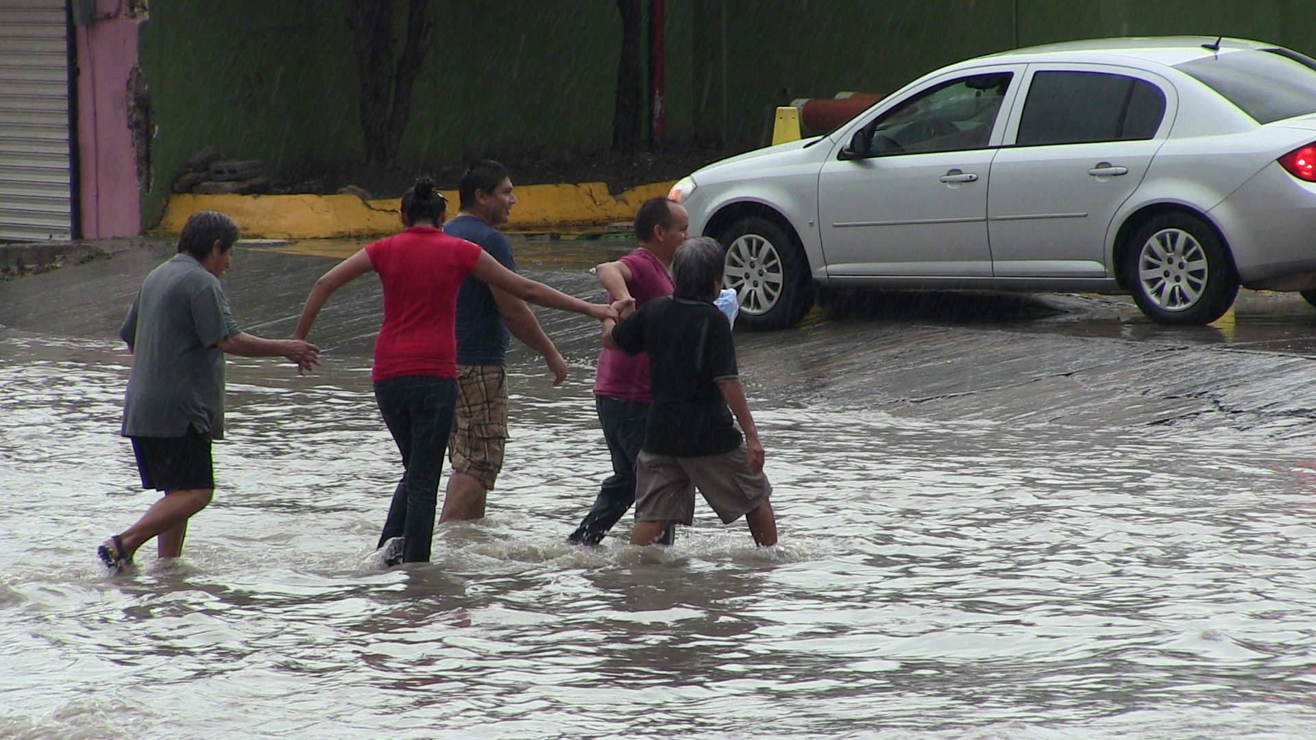 9 mil familias inundadas