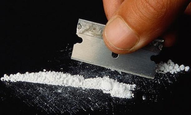 Le encuentran 1kg de cocaína