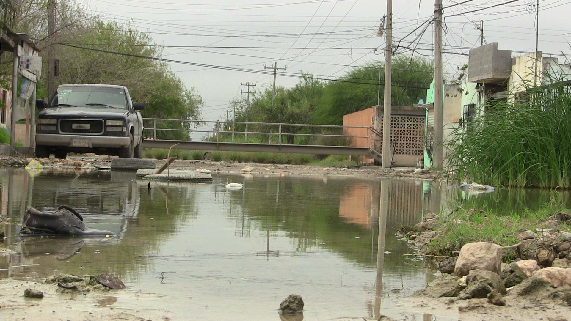 inservibles calles de colonia Almaguer