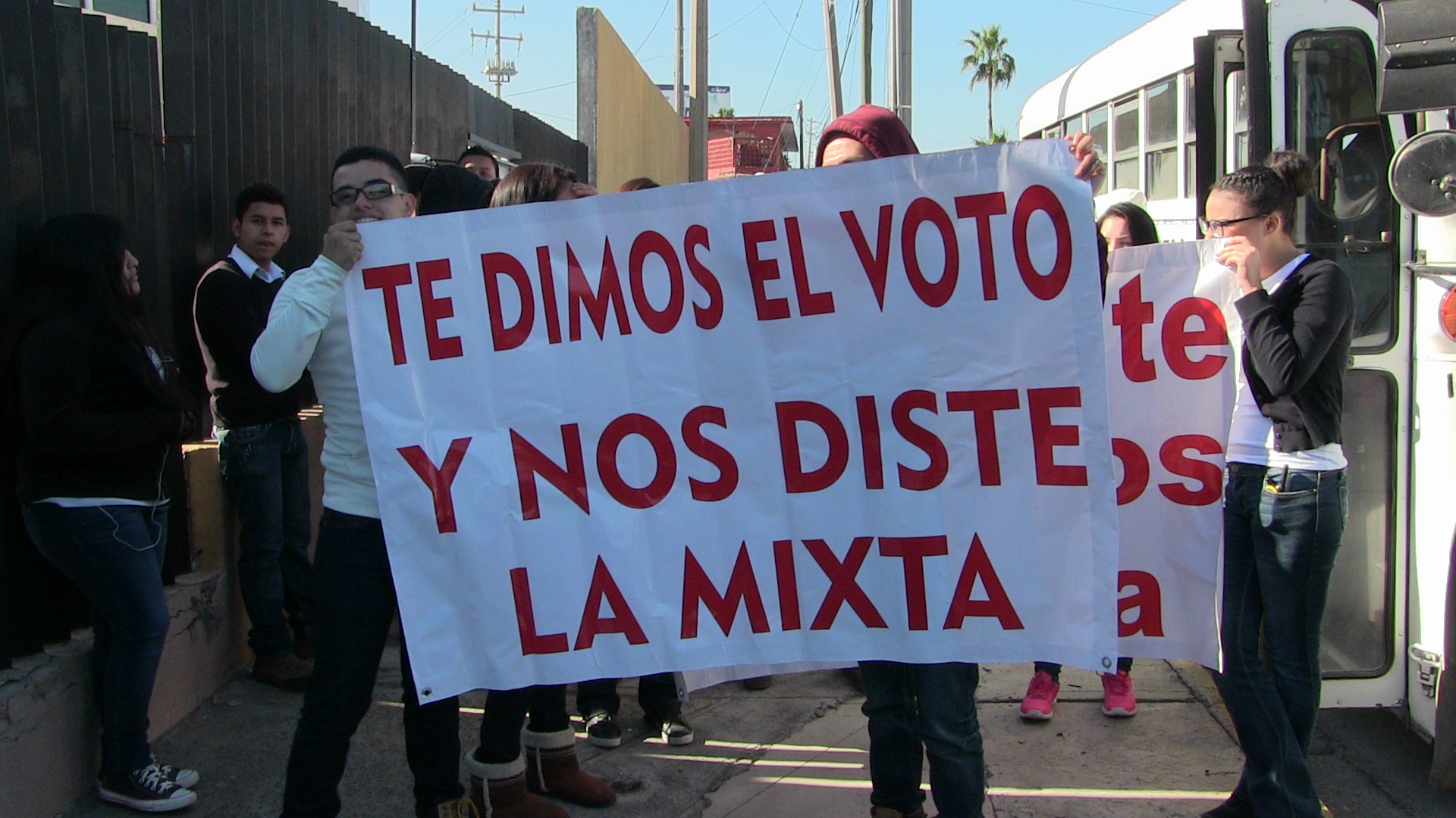 ¡Fuera! la «Mixta»