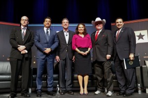 Participa-Gobernador-en-mesa-de-discusión-en-Texas-1