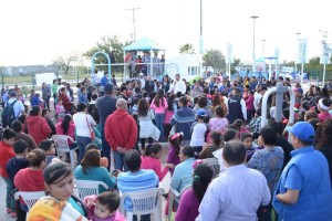 SBS-069-2017.-Celebra Gobierno de Tamaulipas Navidad con vecinos de Reynosa. (3)