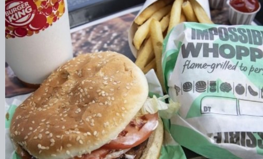 Mata a empleado por tardar en entregarle su hamburguesa