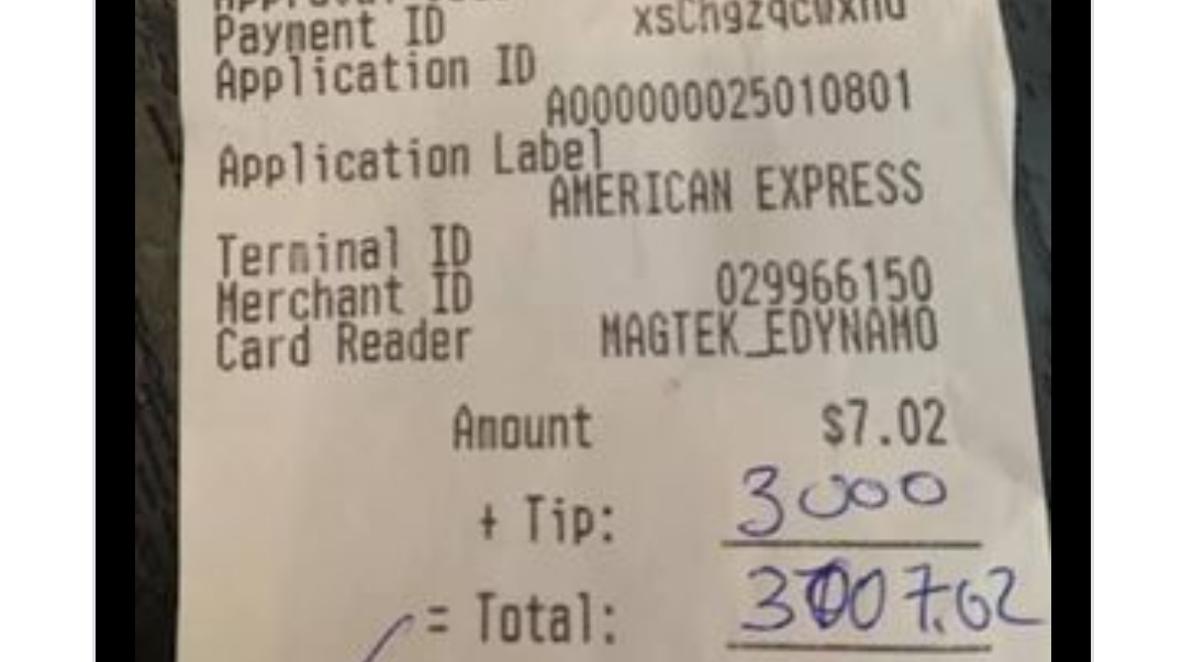 Compra una cerveza y deja 60 mil pesos de propina