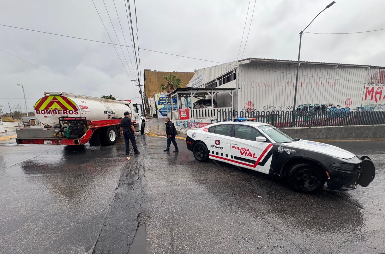 Trabaja Gobierno de Carlos Peña Ortiz en desagüe y limpieza de colonias