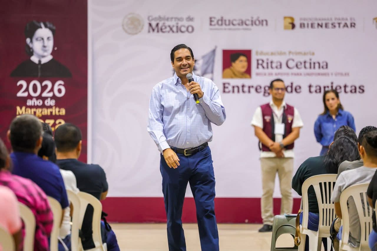 Encabezó Carlos Peña Ortiz entrega de tarjetas de Becas Rita Cetina en Reynosa