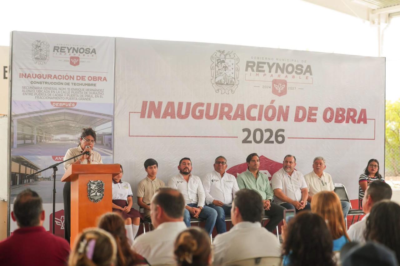 ¡El Alcalde si cumple! Reconocen alumnos de la Secundaria 15 a Carlos Peña Ortiz por techumbre